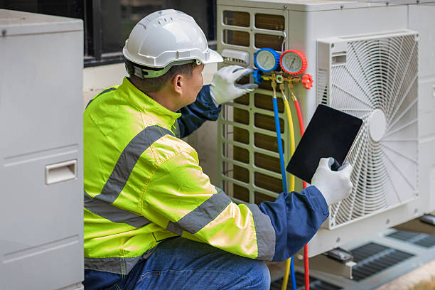 Professional Hvac technician working in Crystal Lake, IL